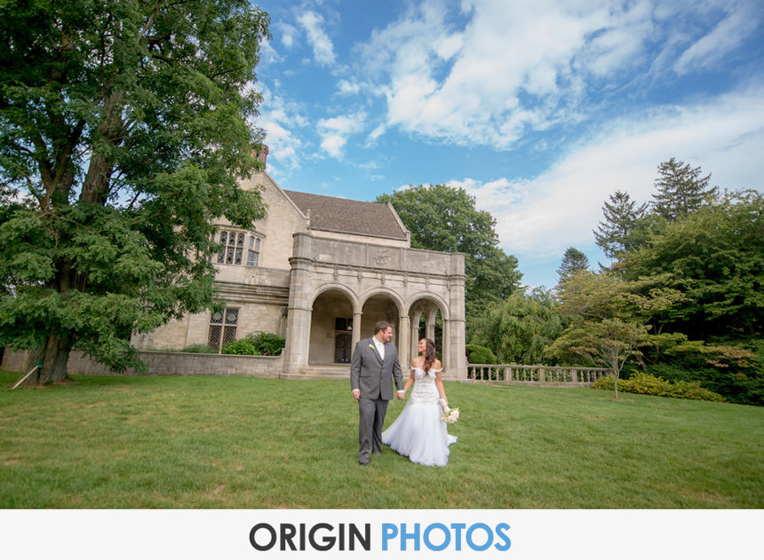 sometimes it is difficult to think of wedding poses for your special day 